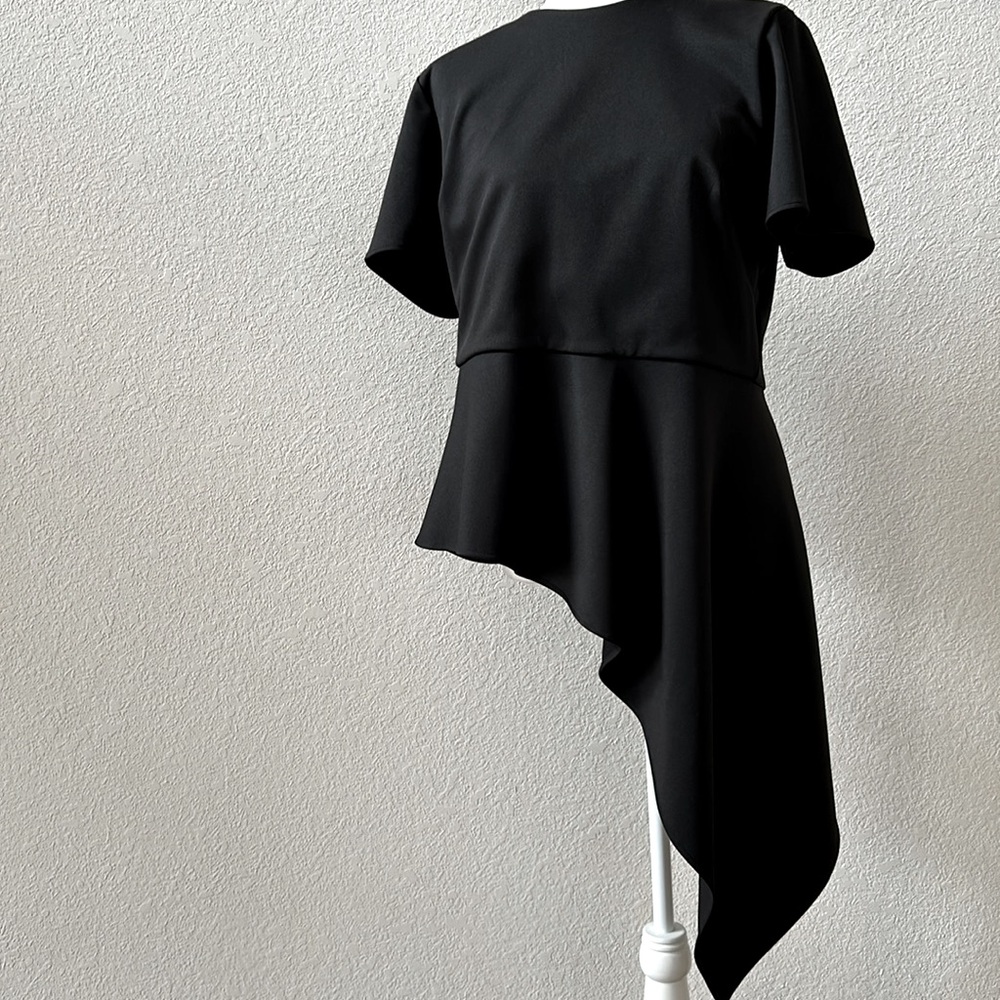 Vince Camuto top dramatic Asymmetrical hem LG black short sleeves EUC